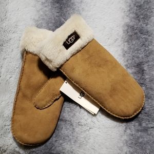 NWT UGG Australian Sheepskin Mittens